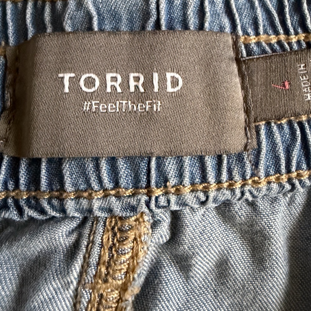 Casual Light Blue Denim Shorts - Picture 3 of 6